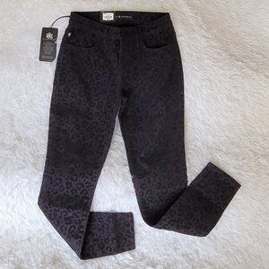 Rock & Republic Kashmiere Mid Rise Legging Black Jean Jaguar Prints Size 4